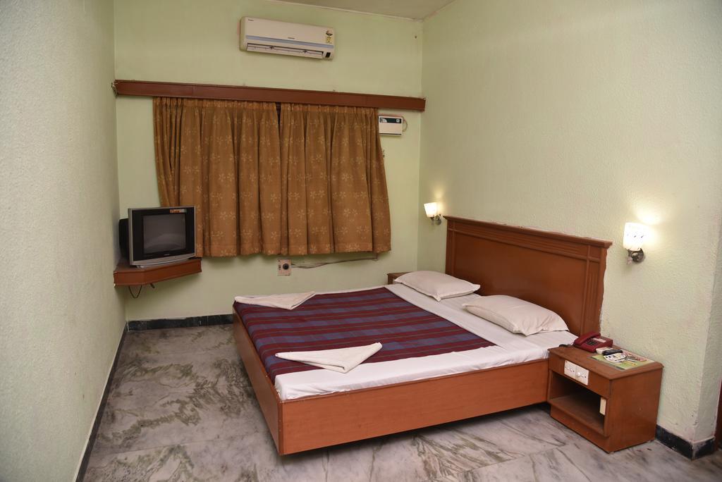 Hotel Green Park Kumbakonam Room photo